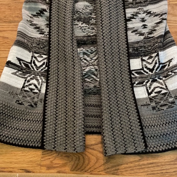 BCBG Max Azria Aztec Print - grey sweater vest - Picture 4 of 8